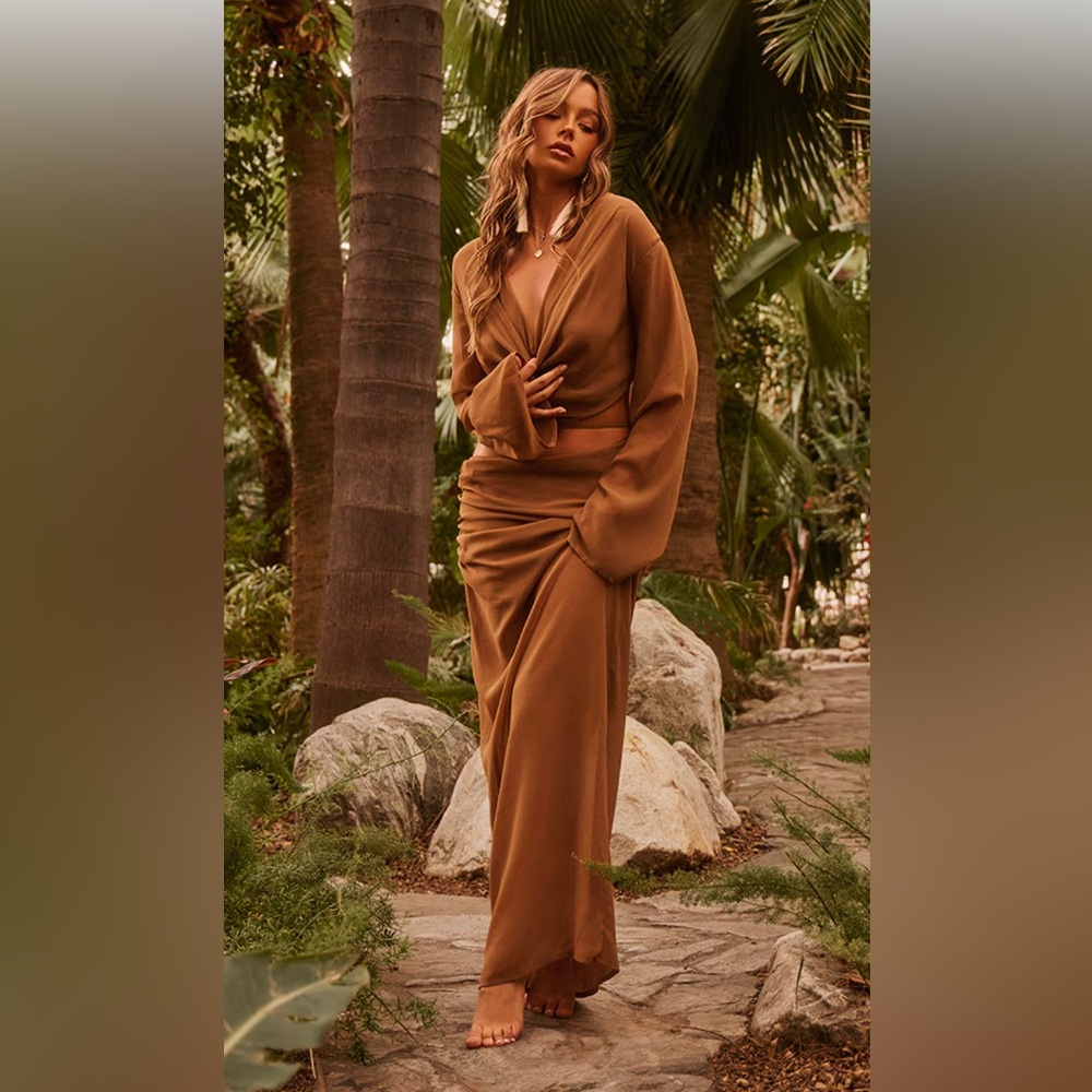 Brown Top and Skirt set: Top is size 8 and skirt size 6: Both fit like siz 8